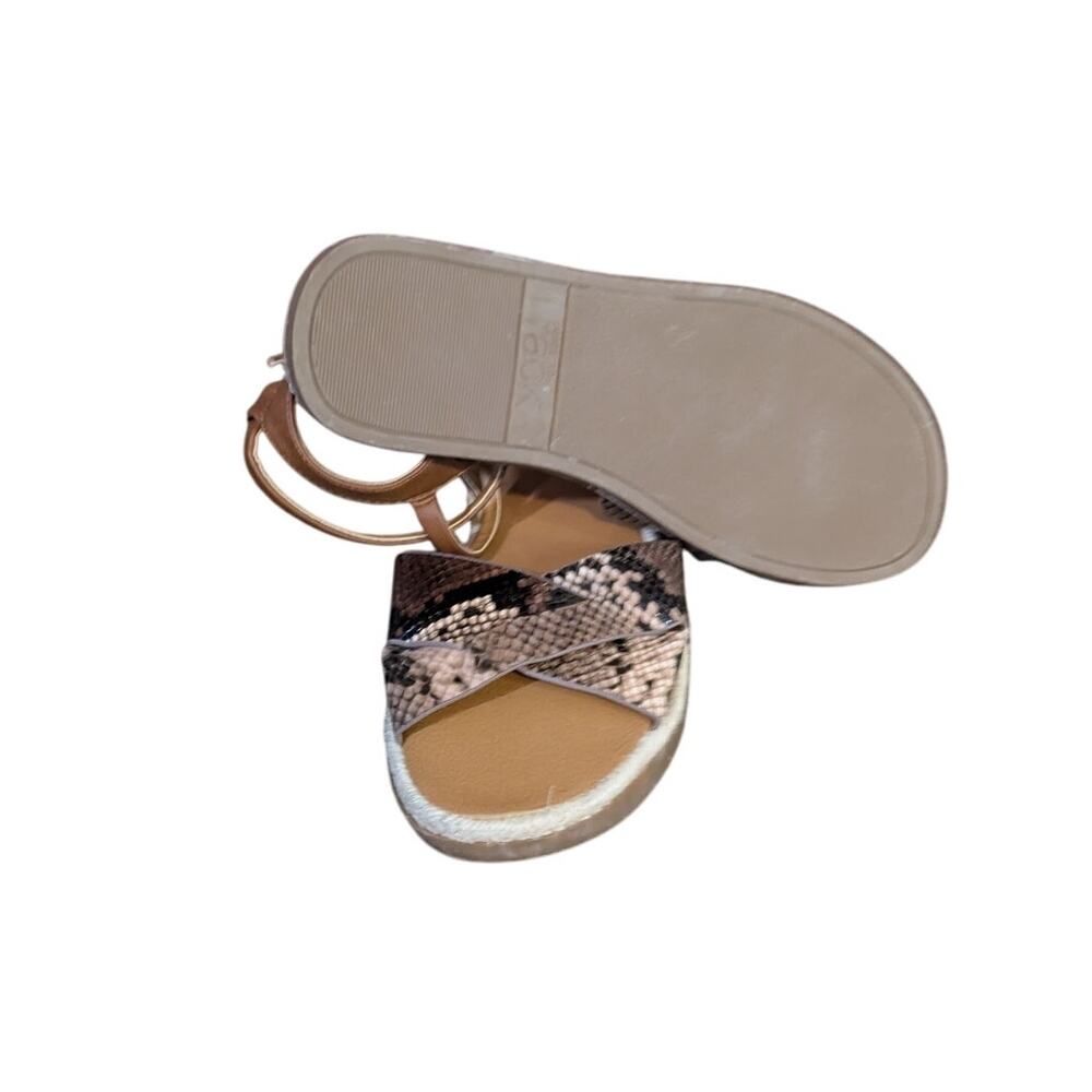 New Nordstrom Rack Polly Flat Cross Sandals Size 4 - Picture 3 of 5